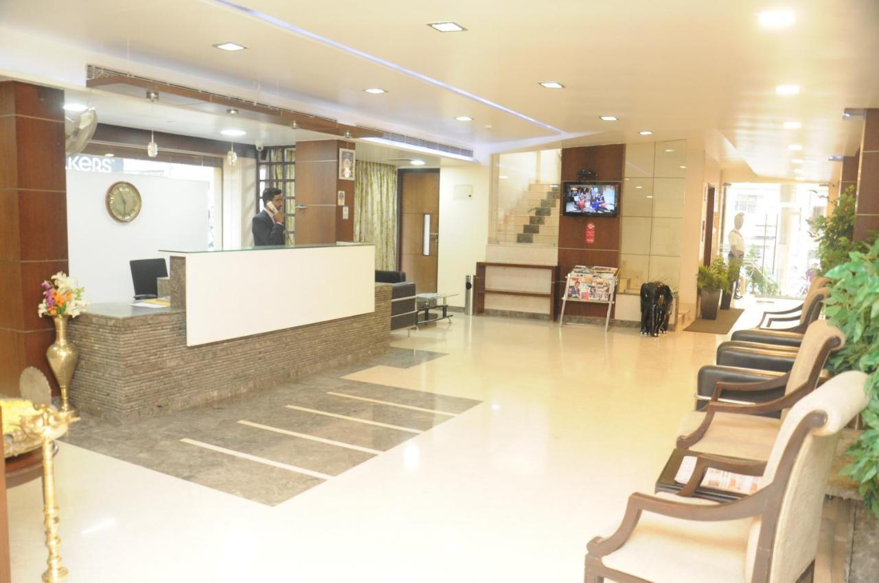 Suvarna Regency ハッサン エクステリア 写真