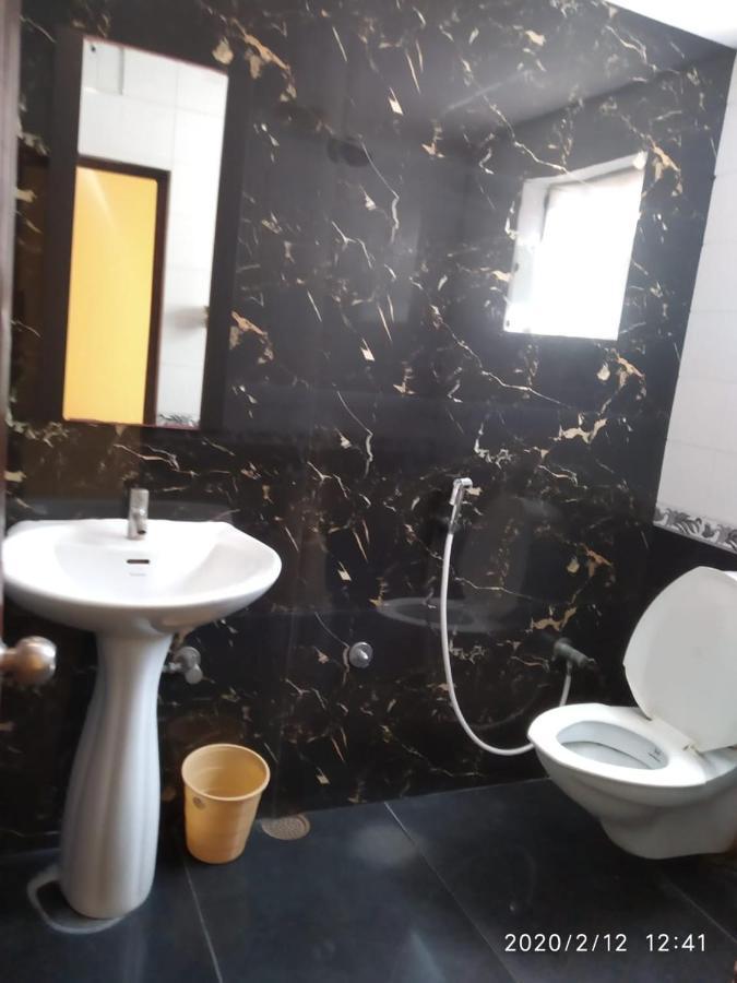 Suvarna Regency ハッサン エクステリア 写真