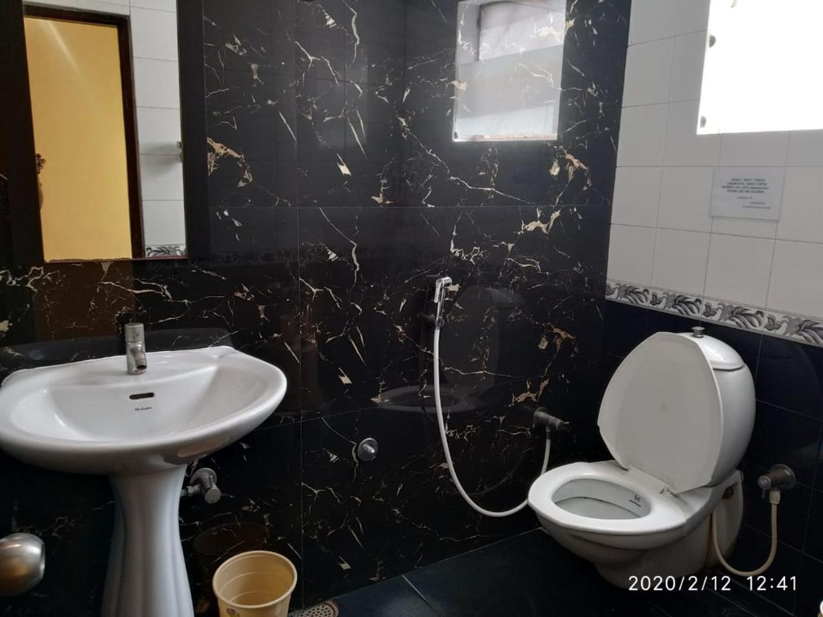 Suvarna Regency ハッサン エクステリア 写真