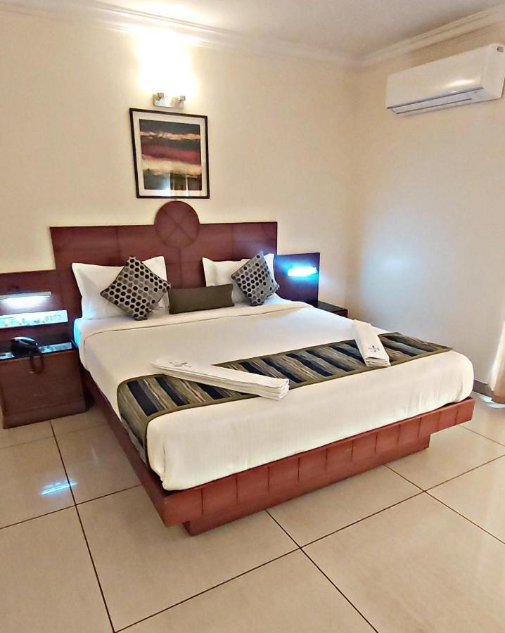 Suvarna Regency ハッサン エクステリア 写真