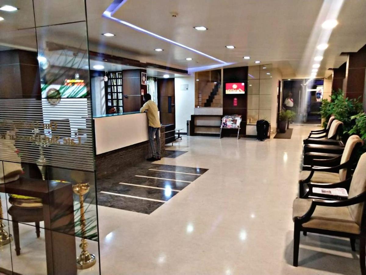 Suvarna Regency ハッサン エクステリア 写真